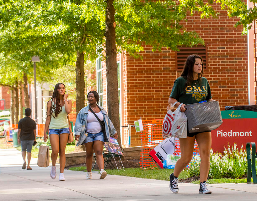 Students moving in near Piedmont at GMU Fairfax Campus
