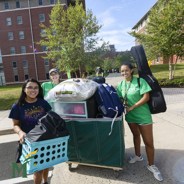 Freshman students moving in